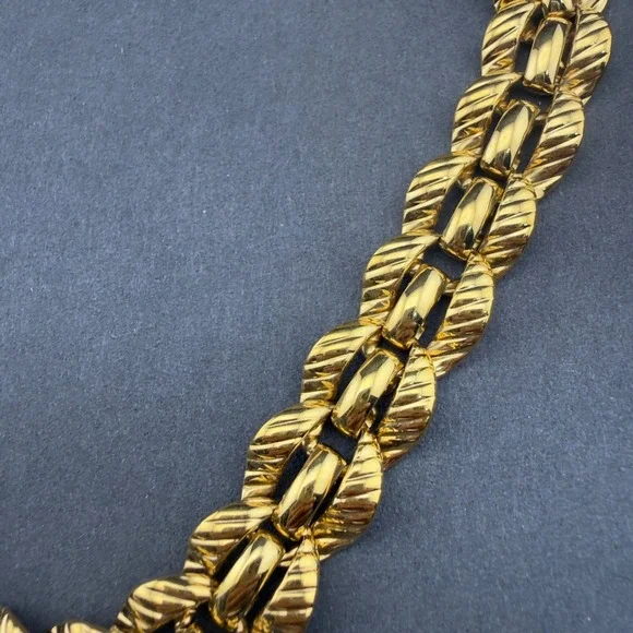 Monet Vintage Gold Tone Chunky Ribbed Link Statement Choker Necklace Retro 80s - Picture 5 of 9